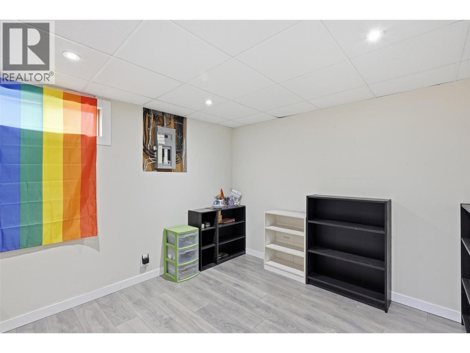 2569 CRESTLINE PLACE - 35