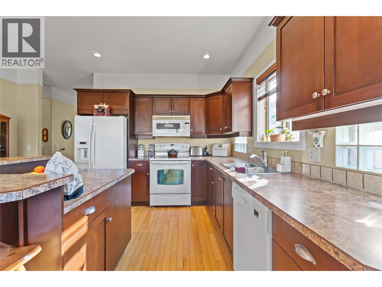 #7 881 16 STREET NE - 19