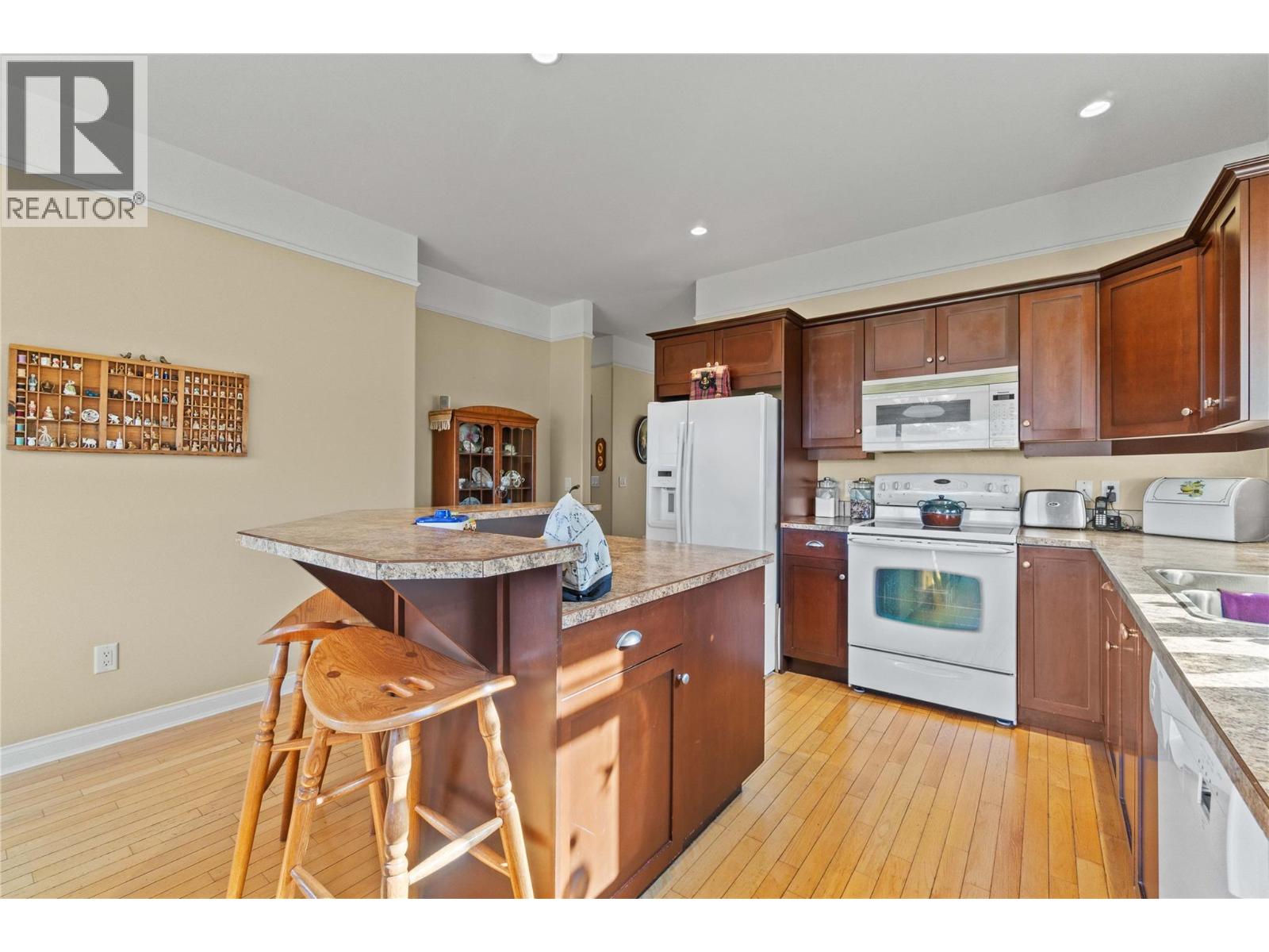 #7 881 16 STREET NE - 20