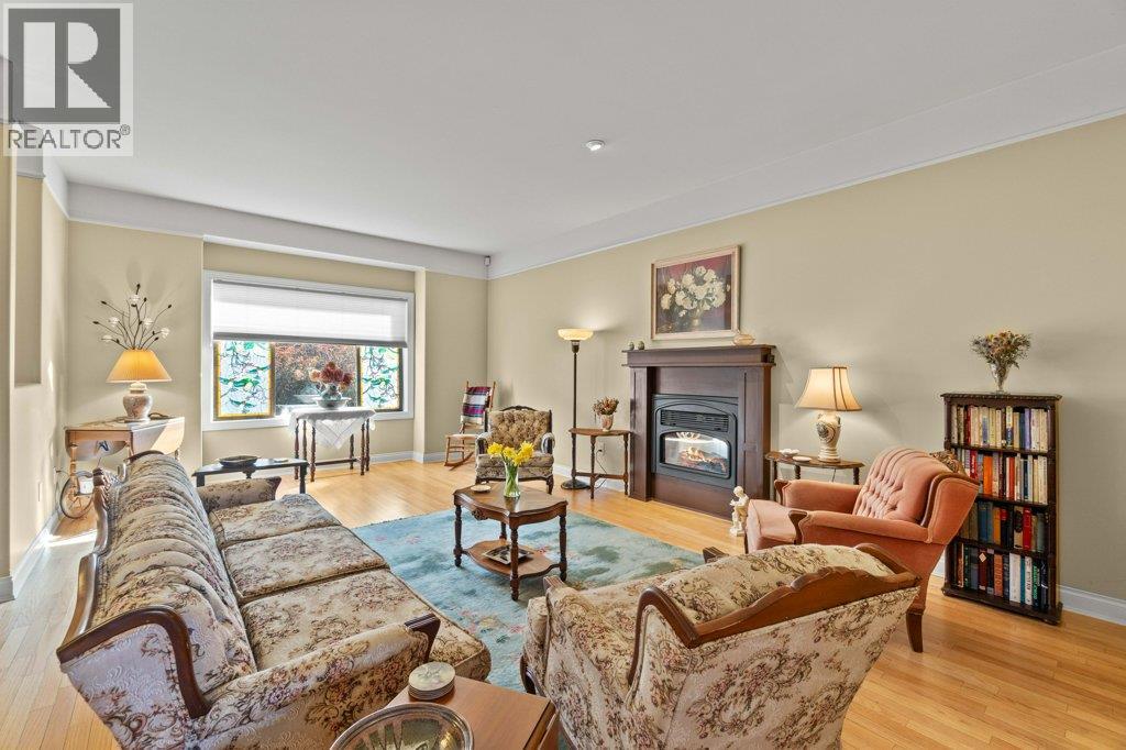 #7 881 16 STREET NE - 12