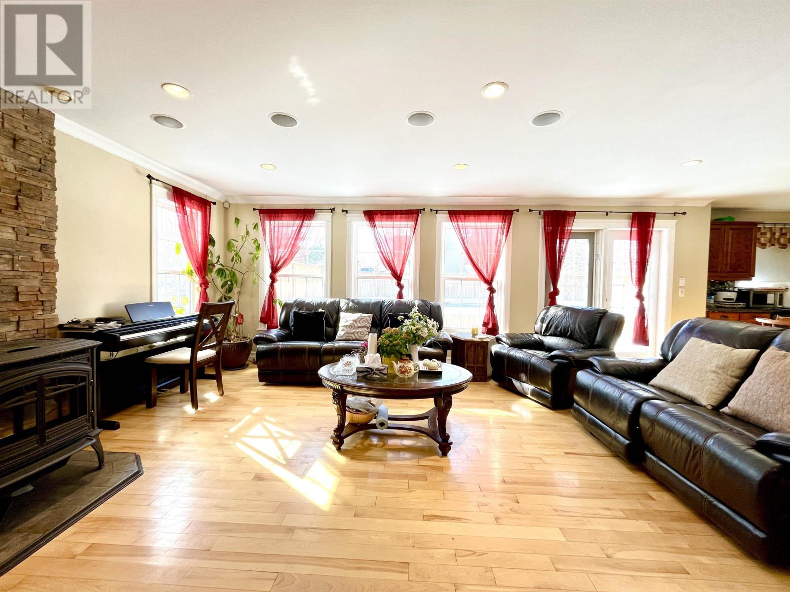 30 MACARTHUR DRIVE - 8