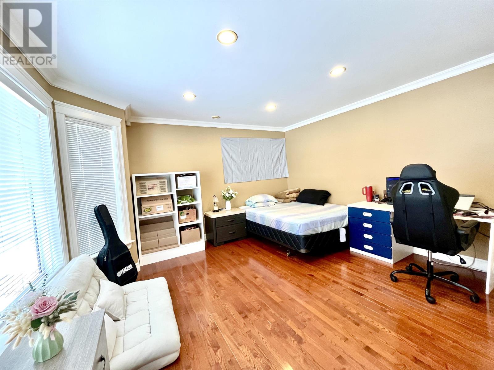 30 MACARTHUR DRIVE - 16