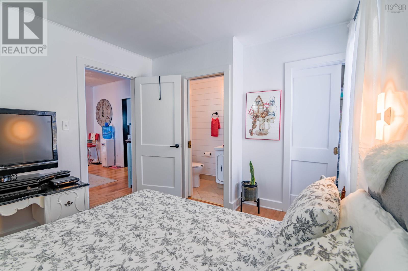 Property 25 of 41 of 201 Main Street