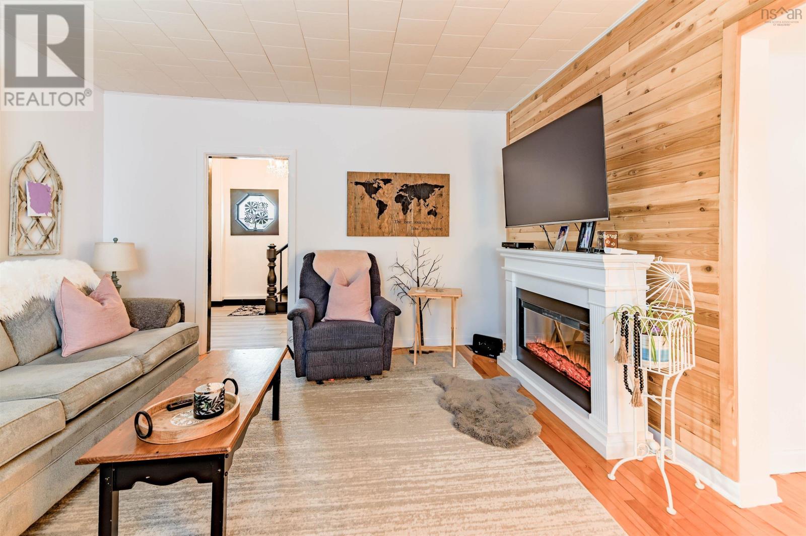 Property 21 of 41 of 201 Main Street