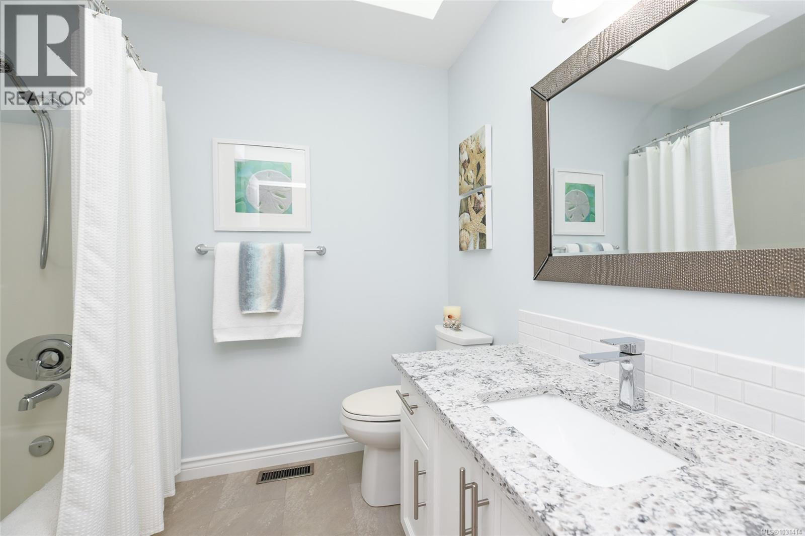 2175 Bolt Ave, Comox