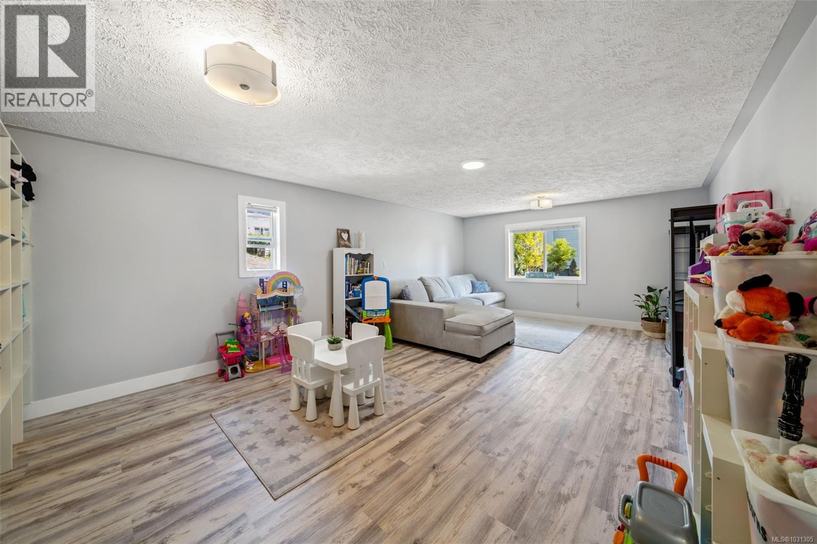 212 Cowichan Ave E, Lake Cowichan