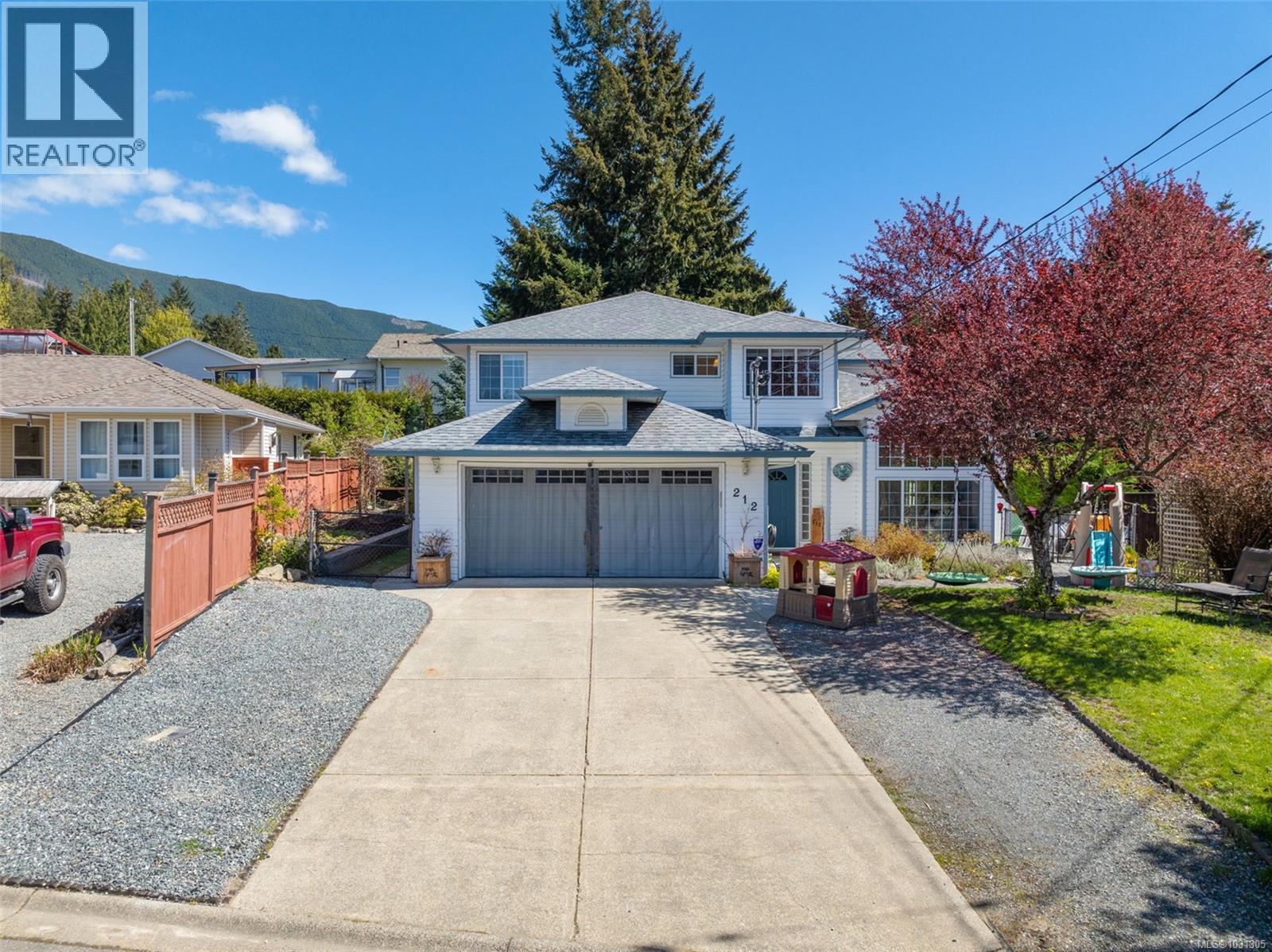 212 Cowichan Ave E, Lake Cowichan