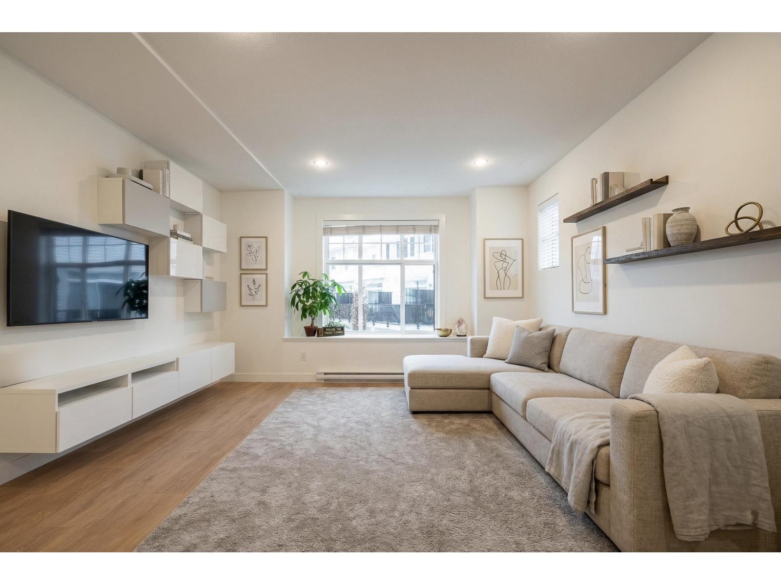 85 27735 ROUNDHOUSE DRIVE