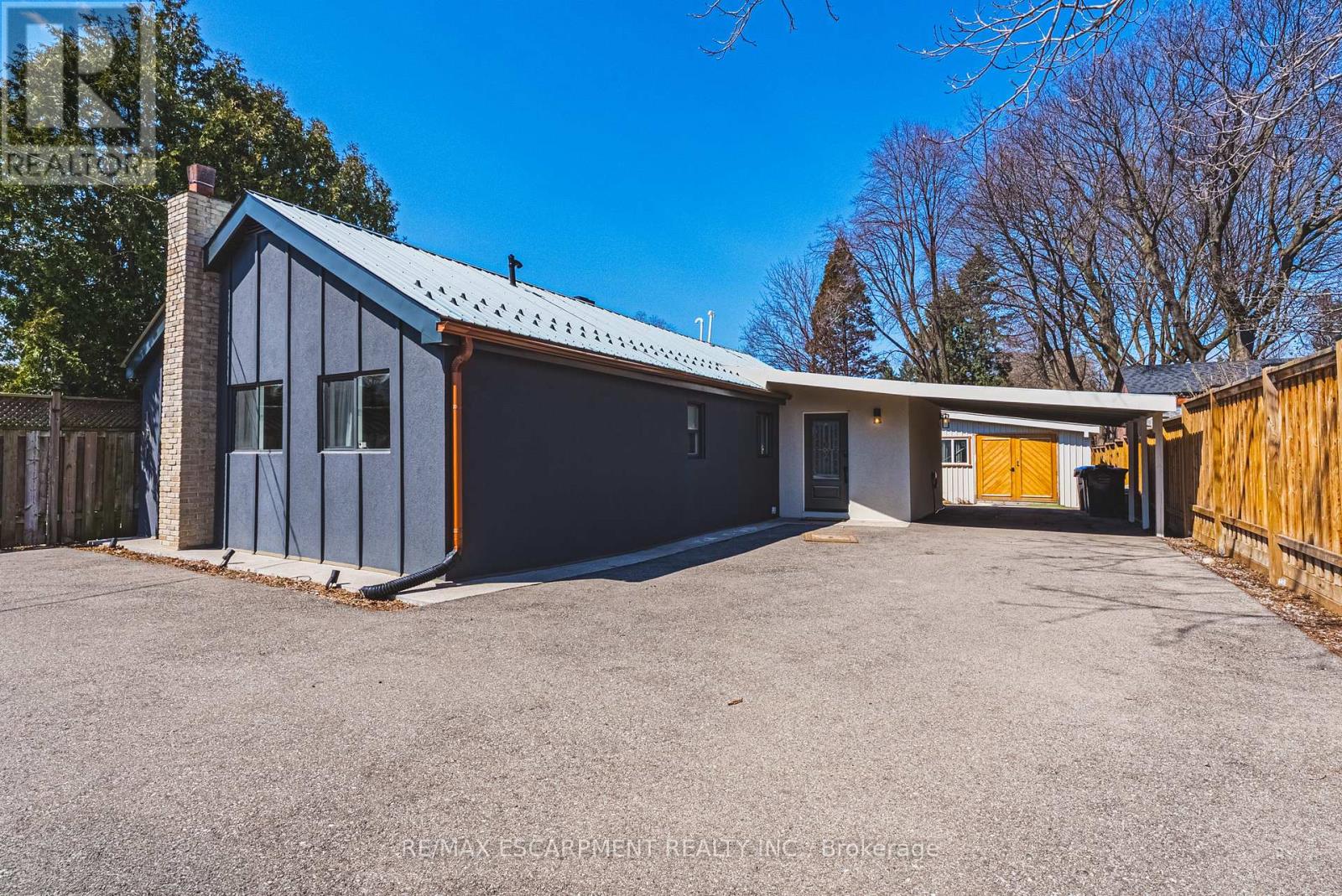 121 PAISLEY BOULEVARD E