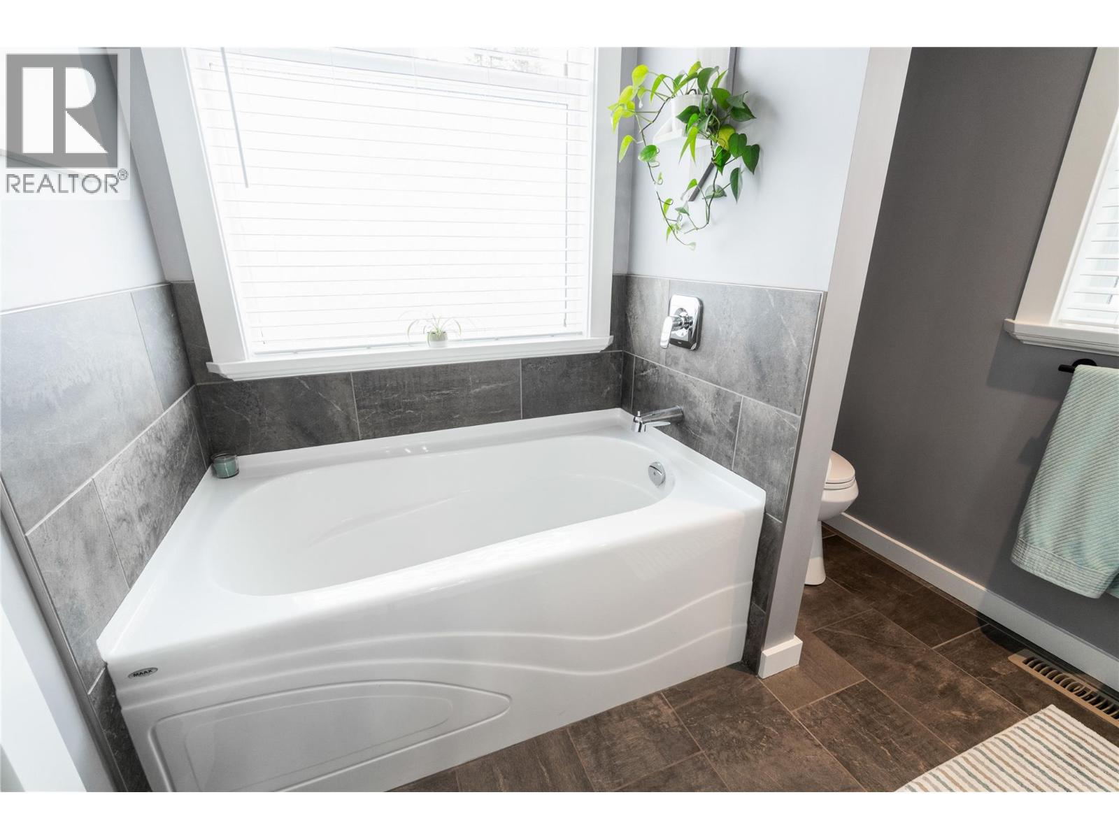 1120 24 Street SE - 28