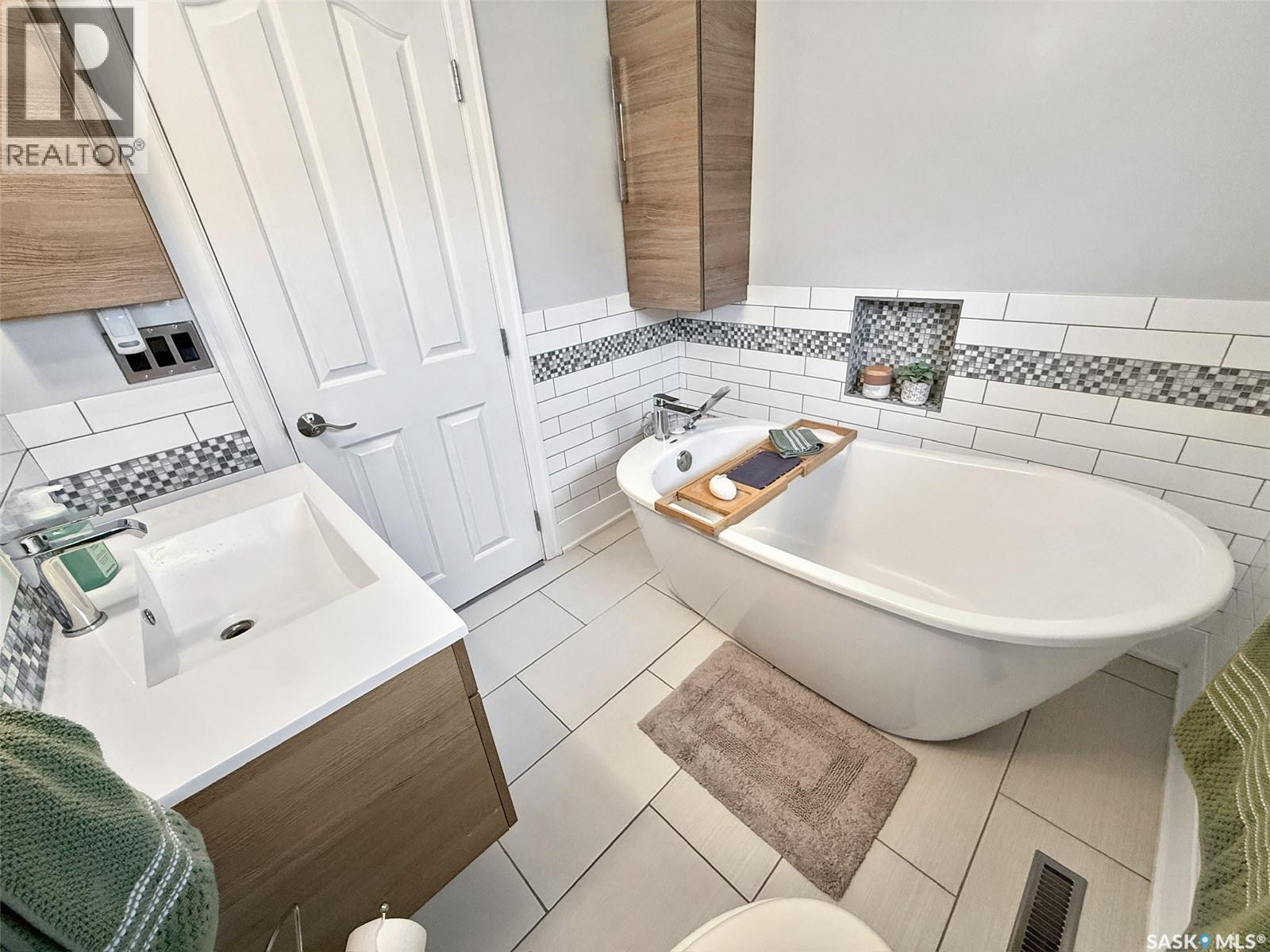 Single Family House for Sale in  th AVENUE NW Swift Current 