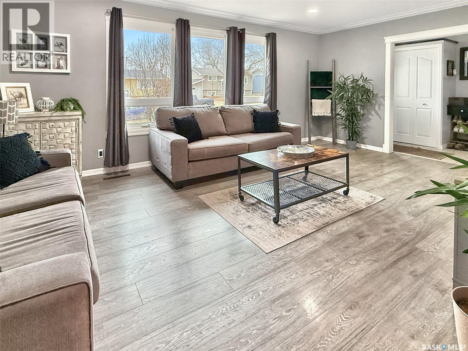 Single Family House for Sale in  th AVENUE NW Swift Current 