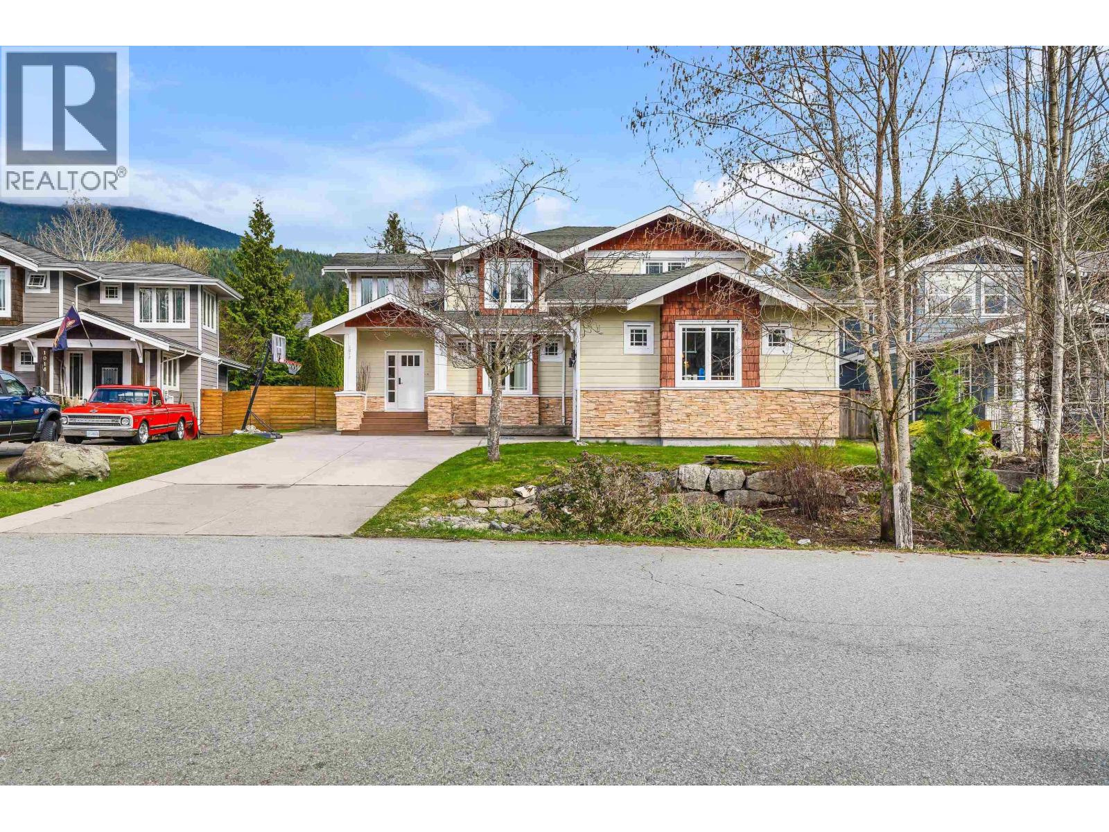 1012 CONDOR PLACE, Squamish