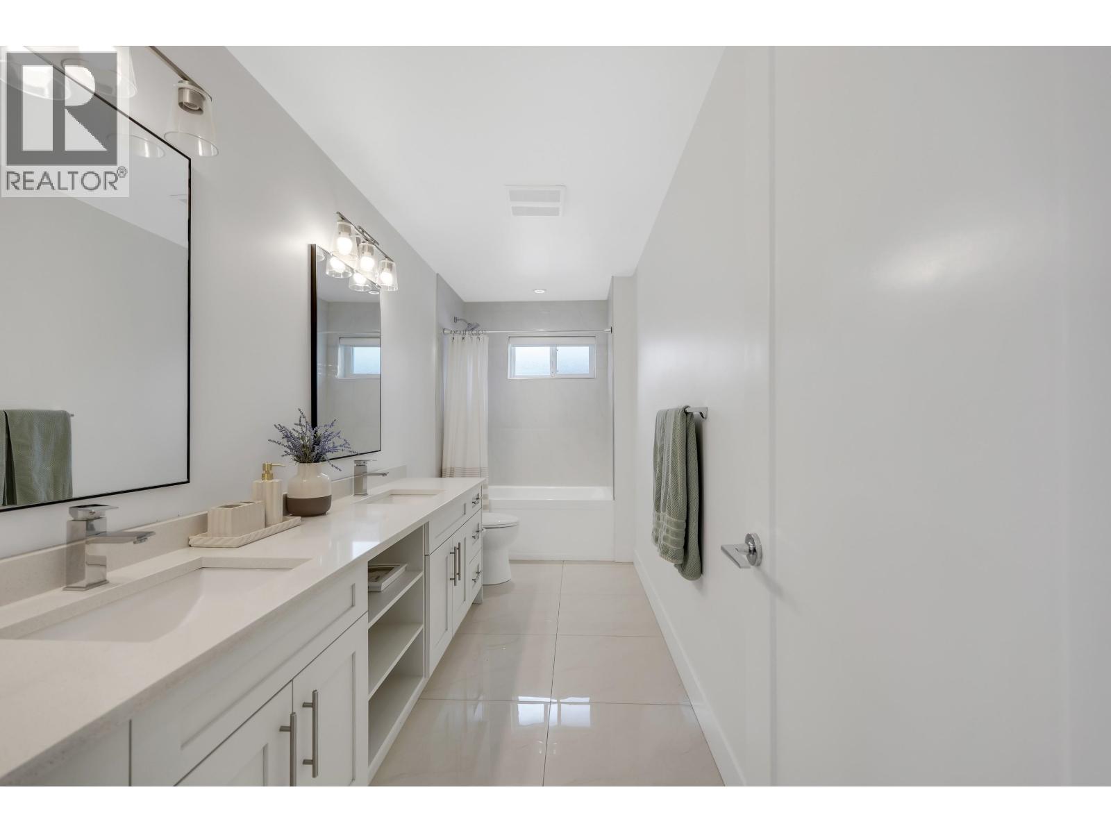 39226 FALCON CRESCENT, Squamish