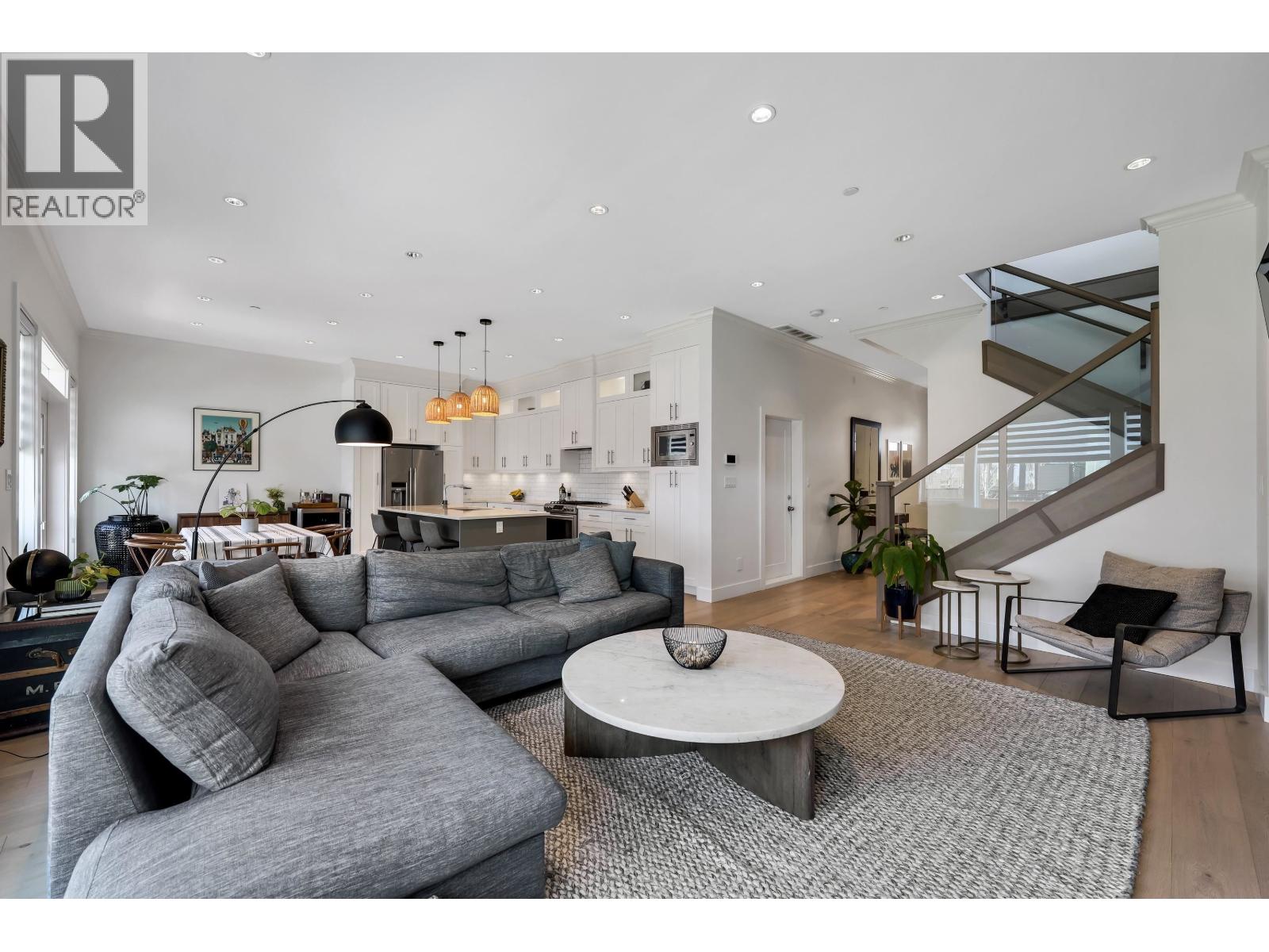 39226 FALCON CRESCENT, Squamish