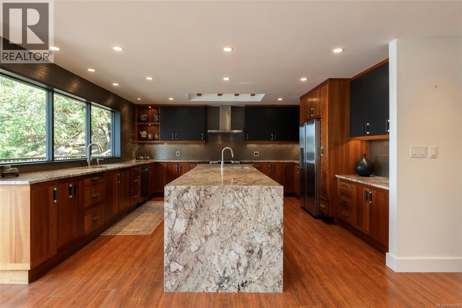 6966 Mark Lane, Central Saanich