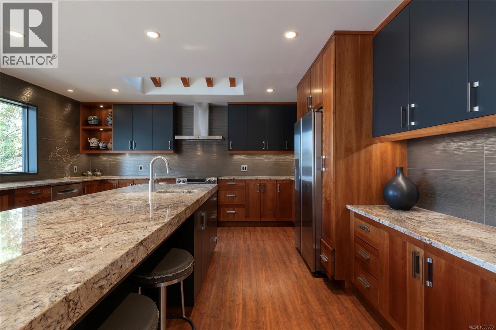 6966 Mark Lane, Central Saanich