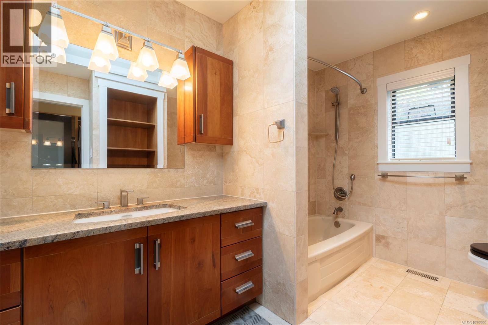 6966 Mark Lane, Central Saanich