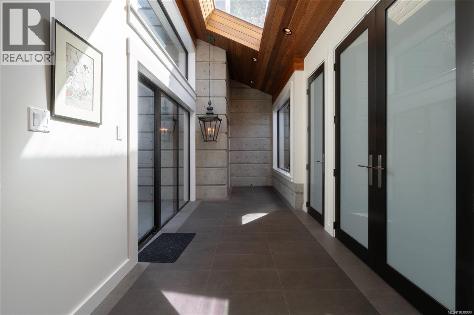 6966 Mark Lane, Central Saanich