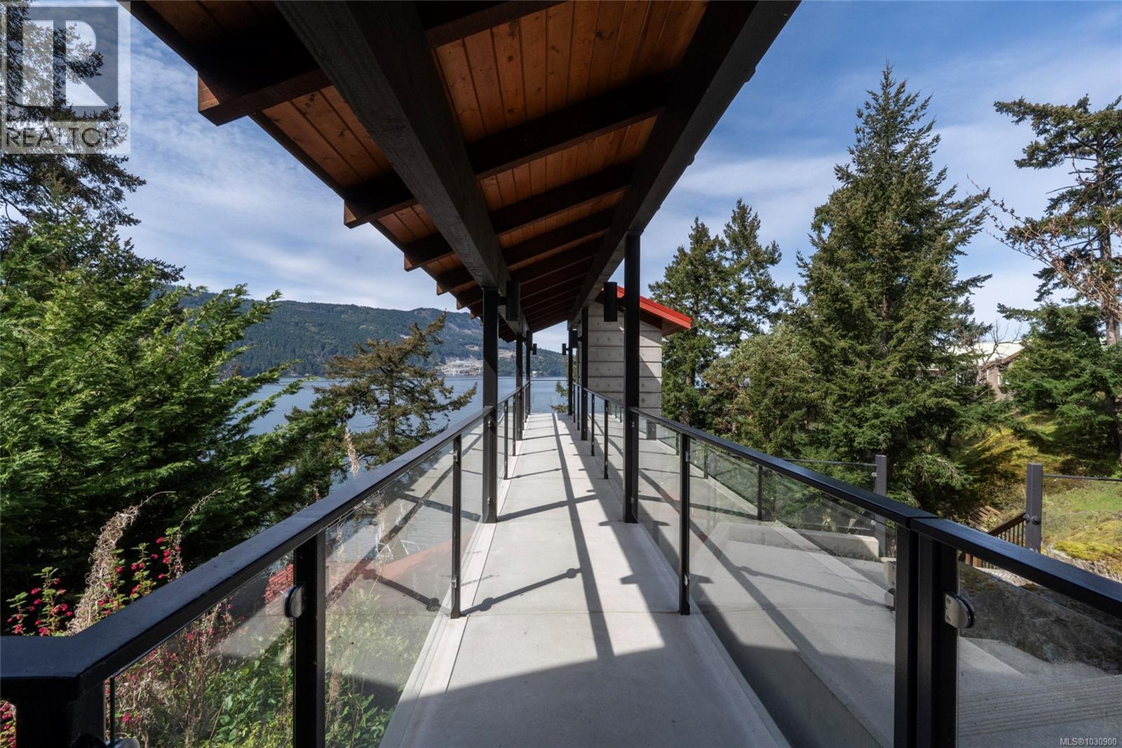 6966 Mark Lane, Central Saanich