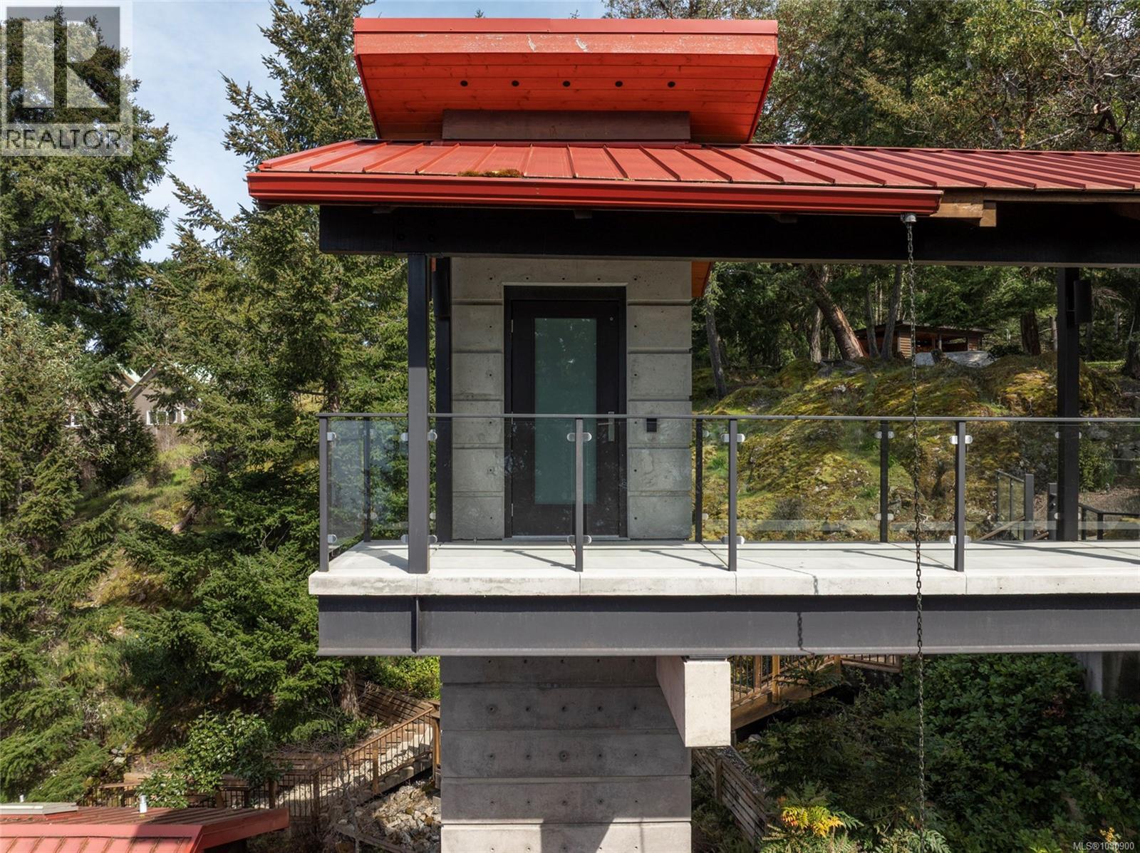 6966 Mark Lane, Central Saanich