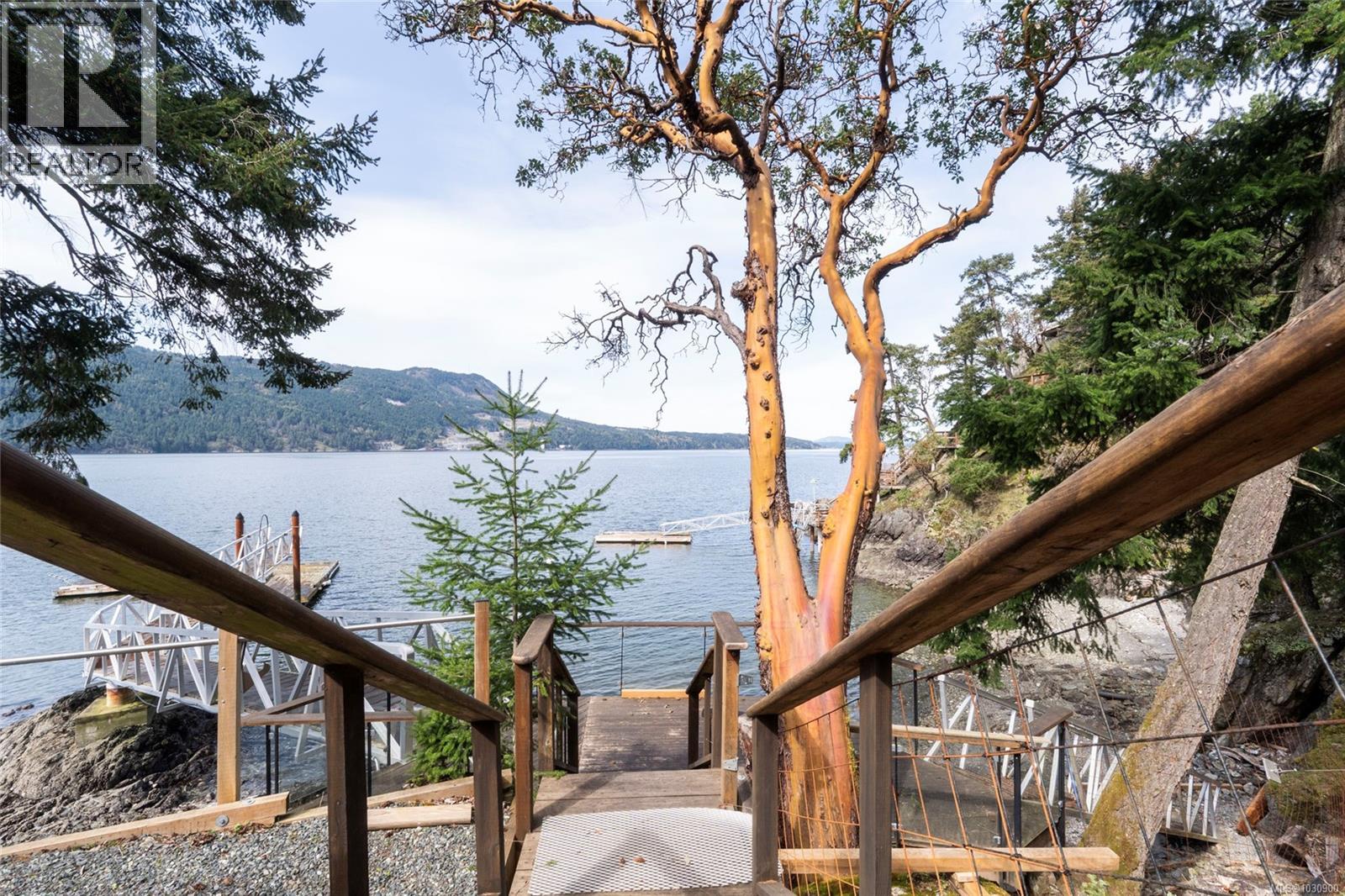 6966 Mark Lane, Central Saanich