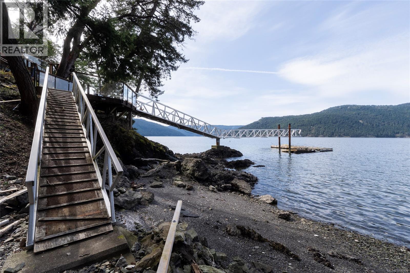 6966 Mark Lane, Central Saanich