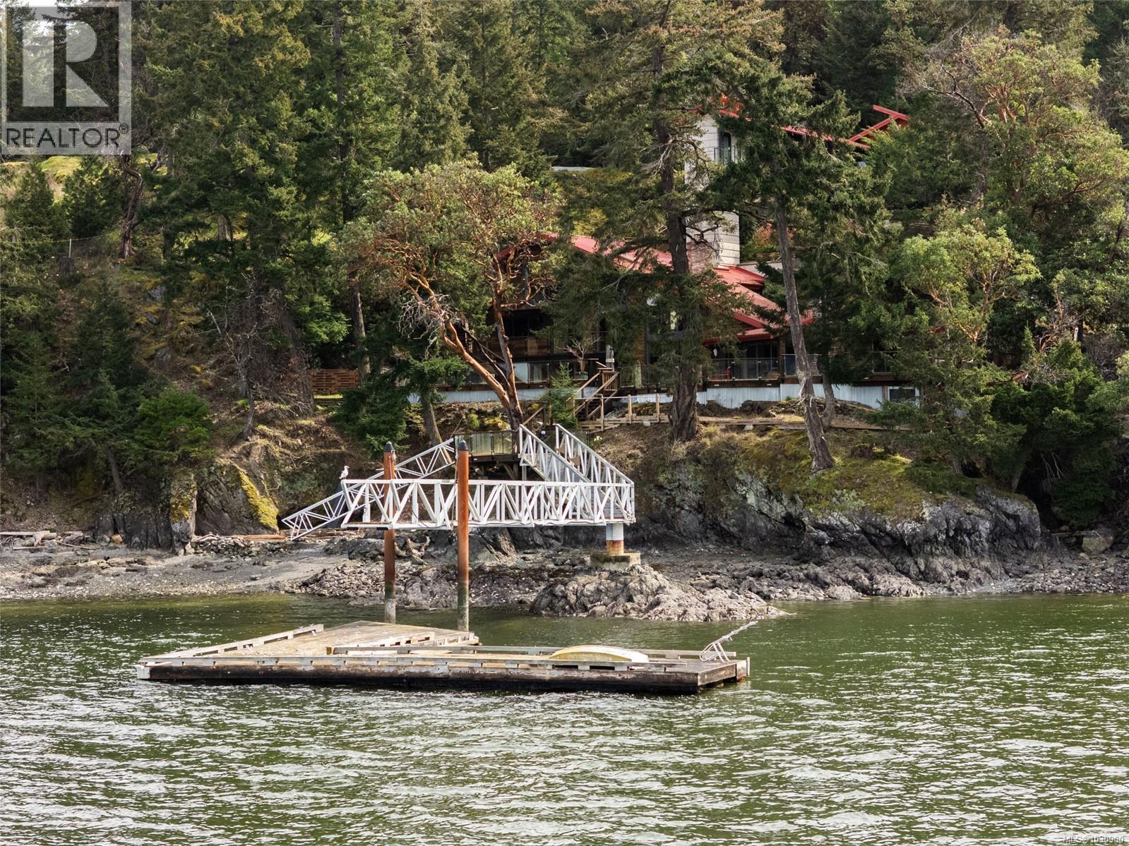 6966 Mark Lane, Central Saanich