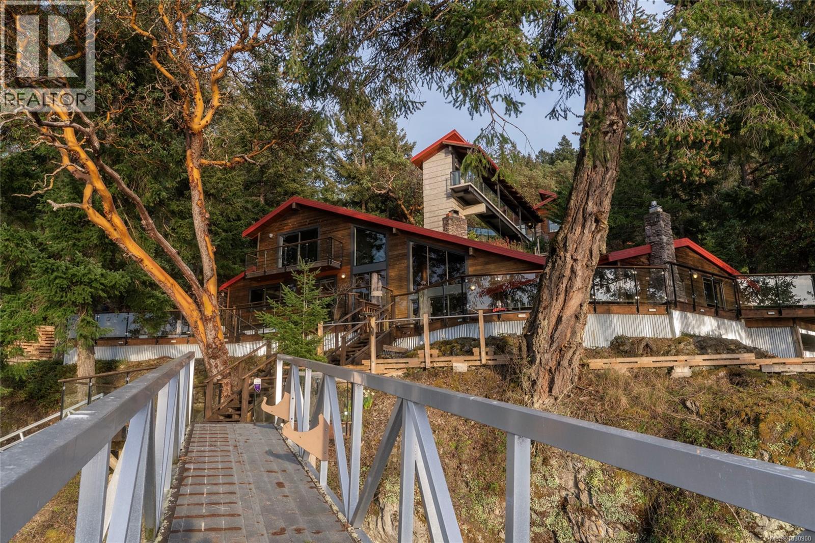 6966 Mark Lane, Central Saanich