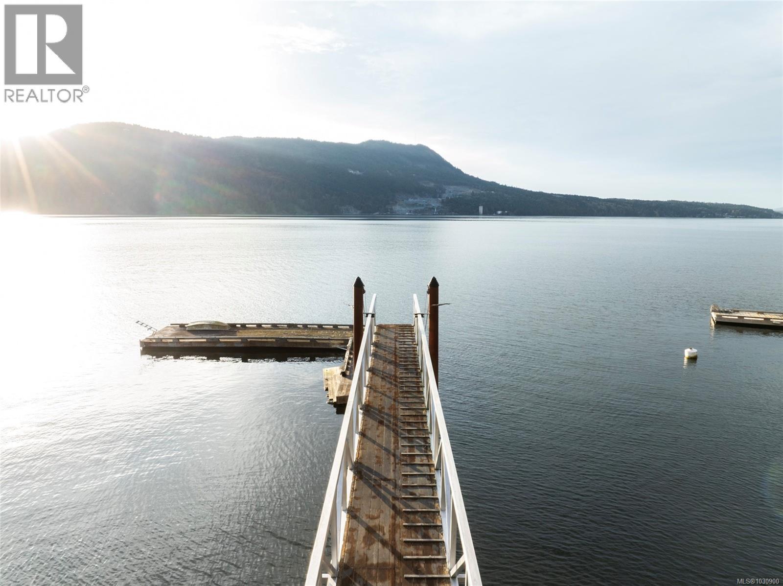 6966 Mark Lane, Central Saanich