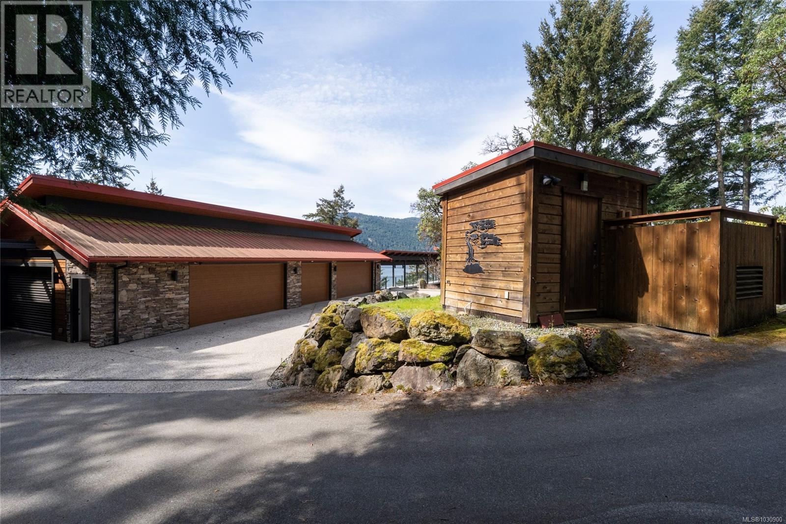 6966 Mark Lane, Central Saanich