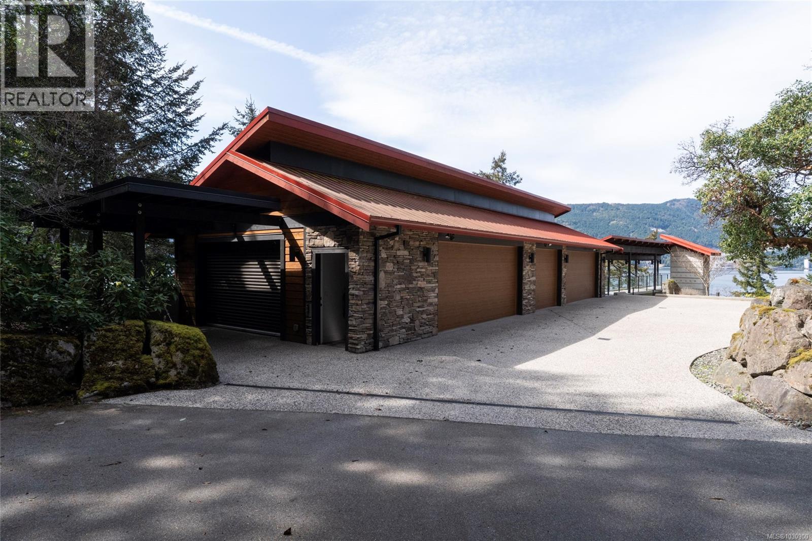 6966 Mark Lane, Central Saanich