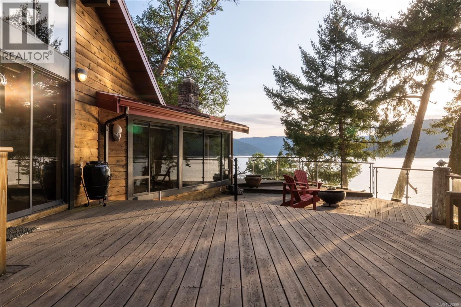 6966 Mark Lane, Central Saanich