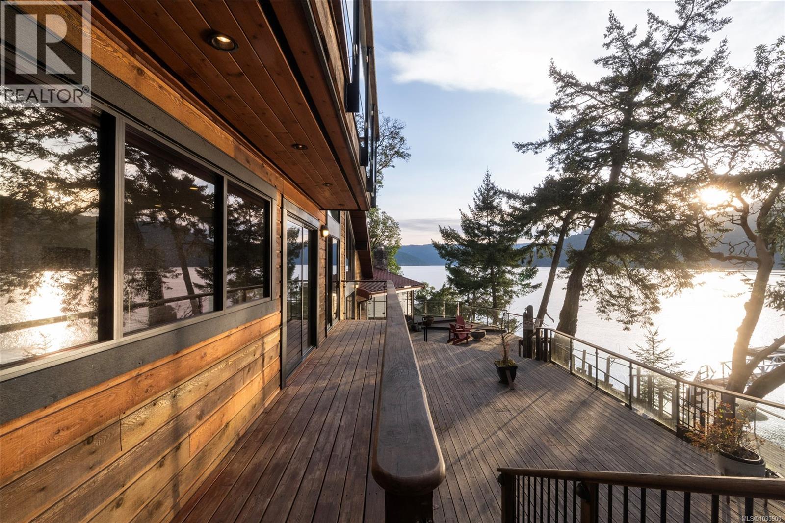 6966 Mark Lane, Central Saanich