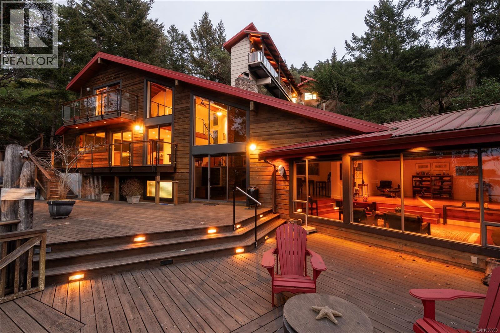 6966 Mark Lane, Central Saanich