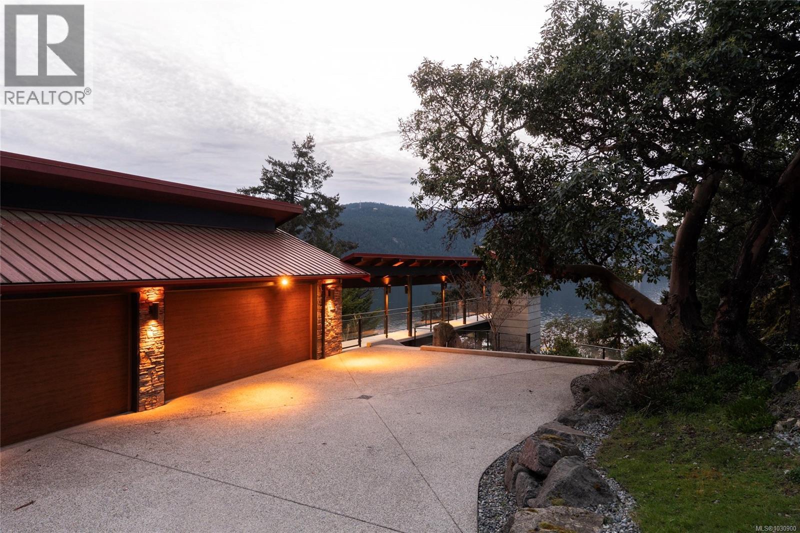 6966 Mark Lane, Central Saanich