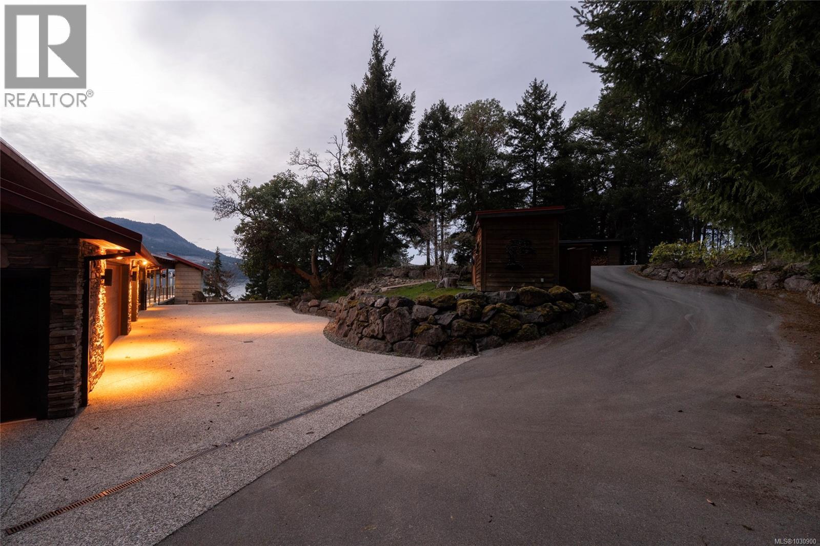 6966 Mark Lane, Central Saanich