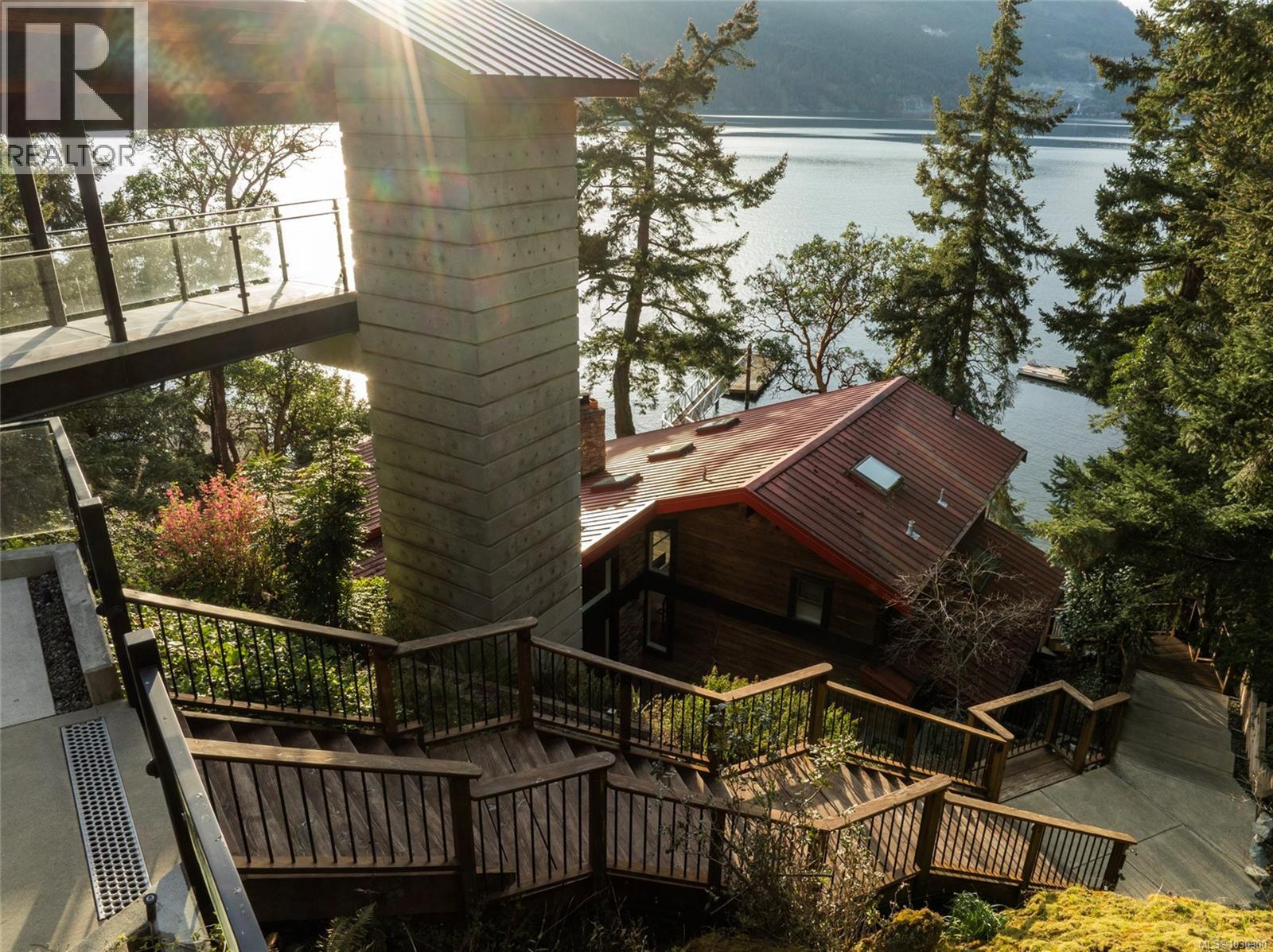 6966 Mark Lane, Central Saanich