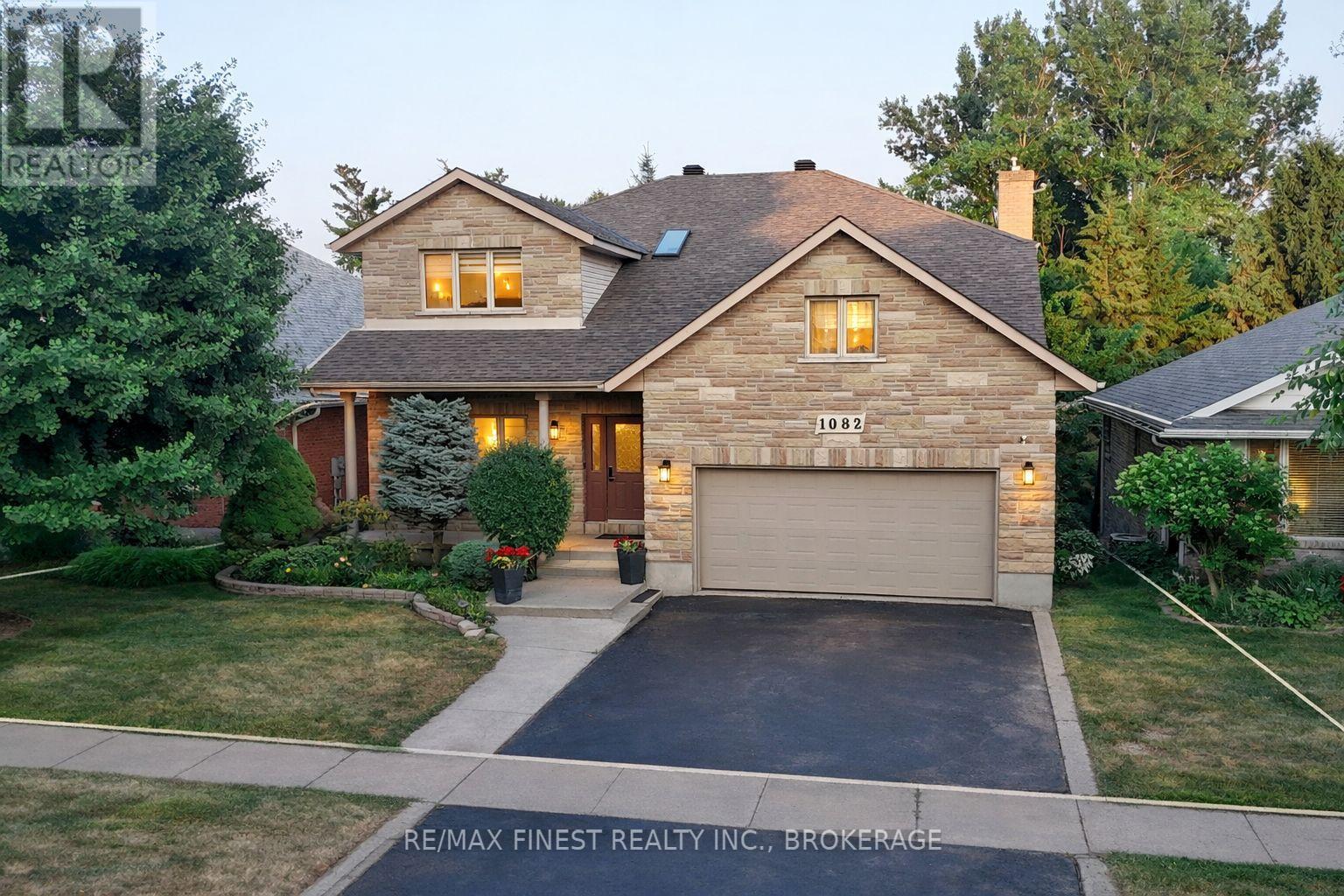 1082 CAITLIN CRESCENT