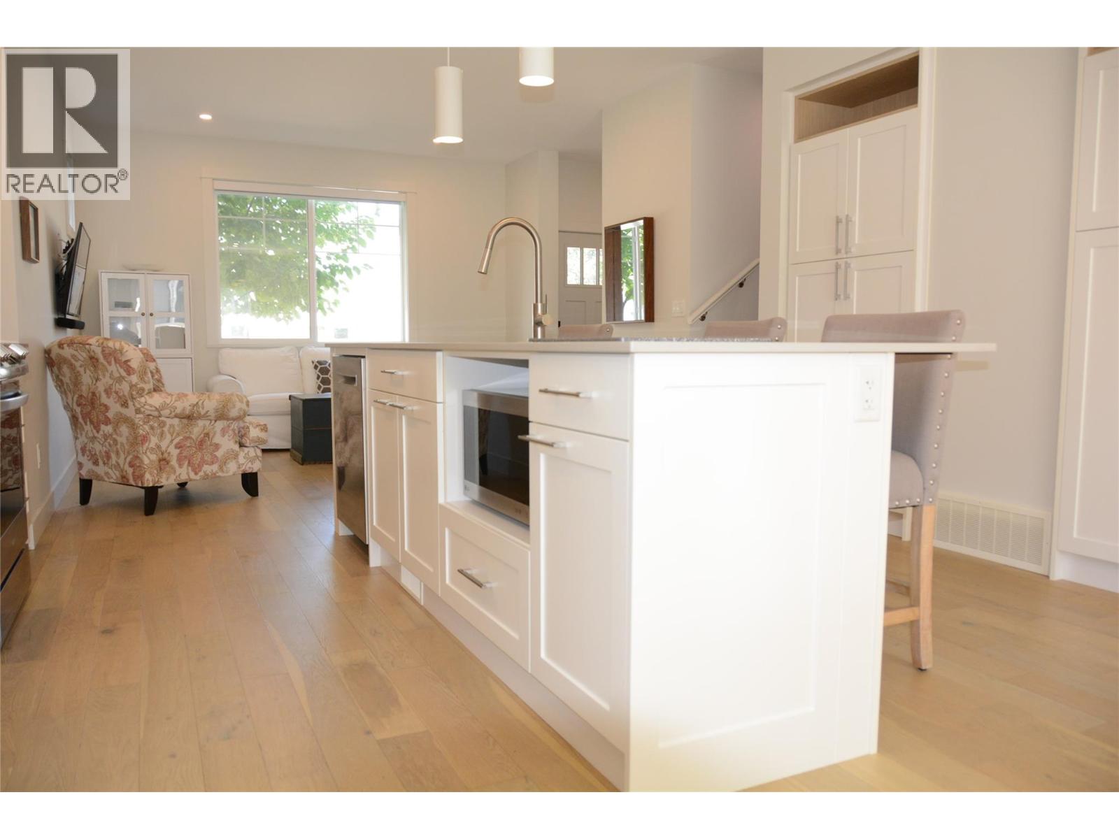 #104 1393 9TH Avenue - 4