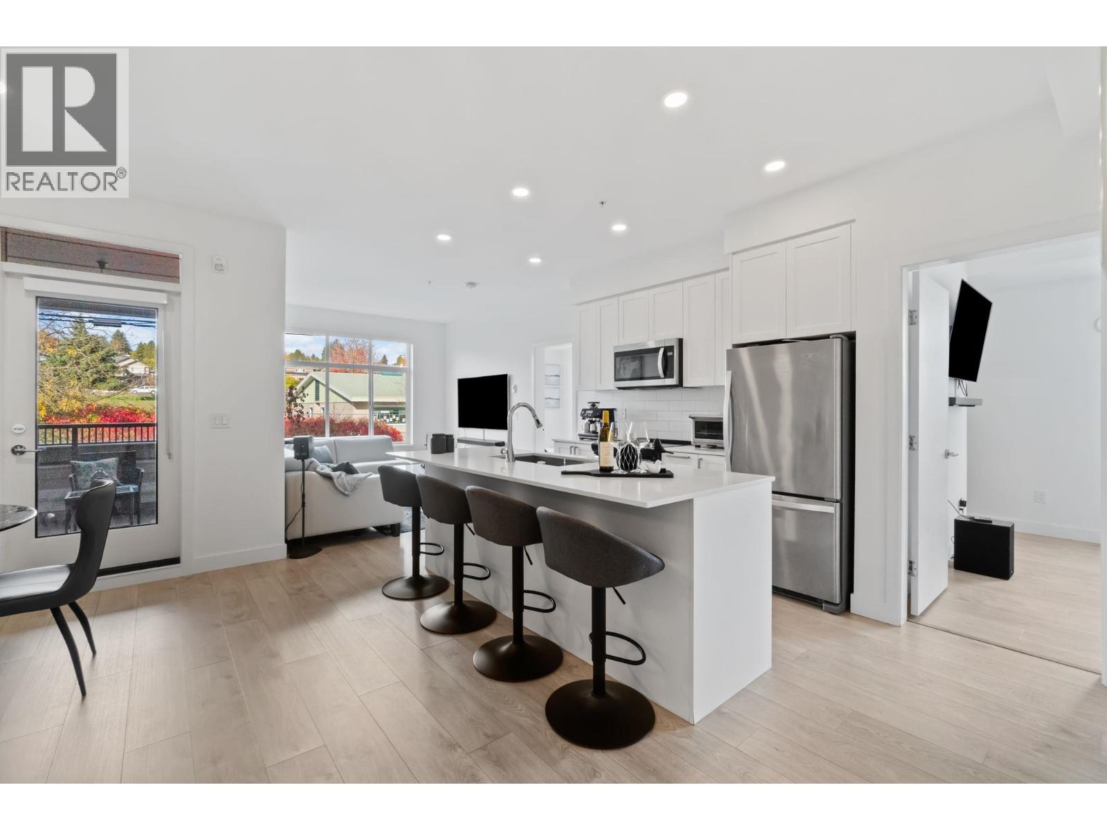 301 808 GAUTHIER AVENUE, Coquitlam