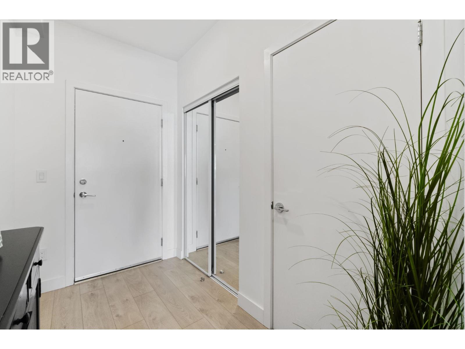 301 808 GAUTHIER AVENUE, Coquitlam