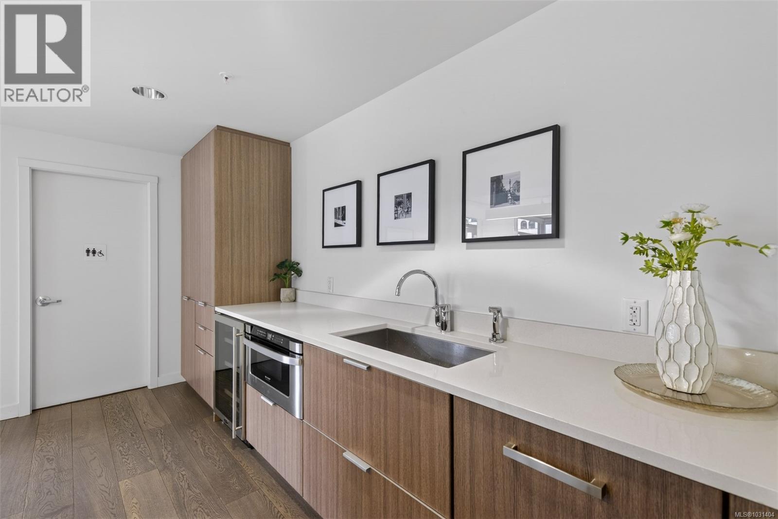 410 728 Yates Street, Victoria