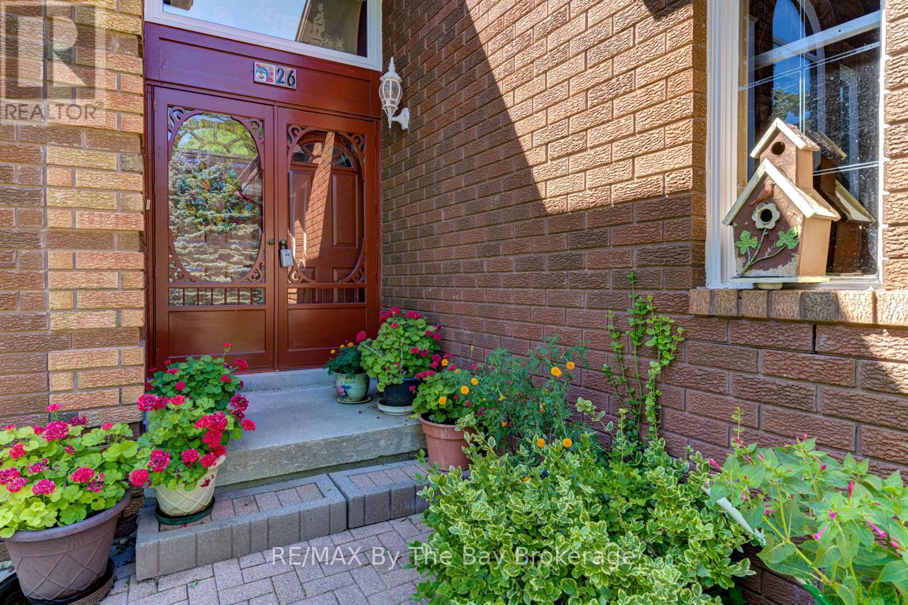 26 TIMBERLAND CRESCENT - 2
