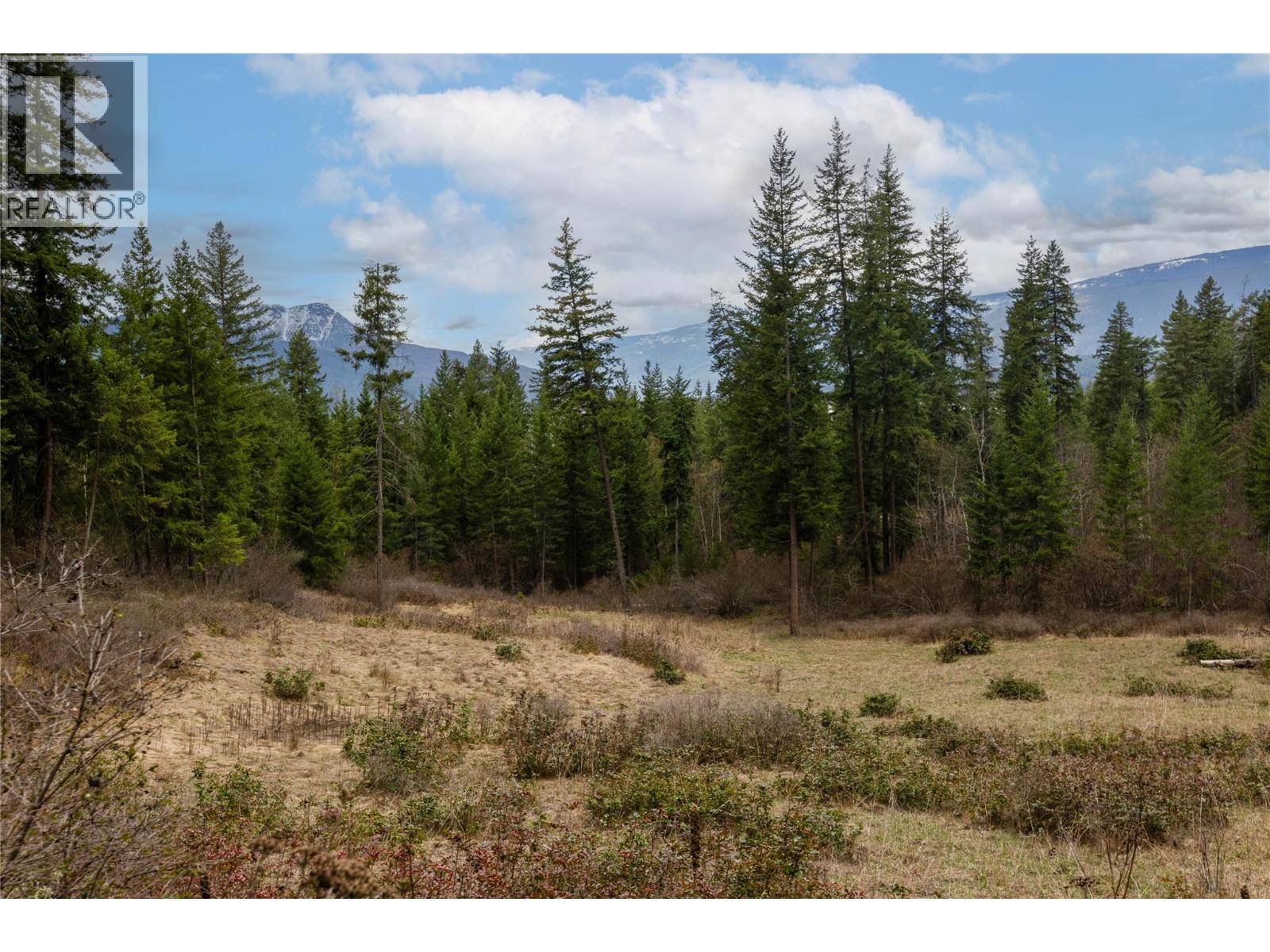 5560 LAKESHORE ROAD NE - Image 2