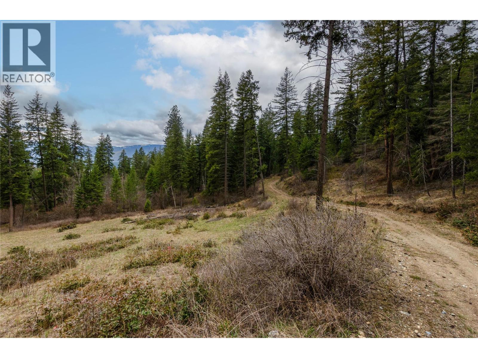 5560 LAKESHORE ROAD NE - 7