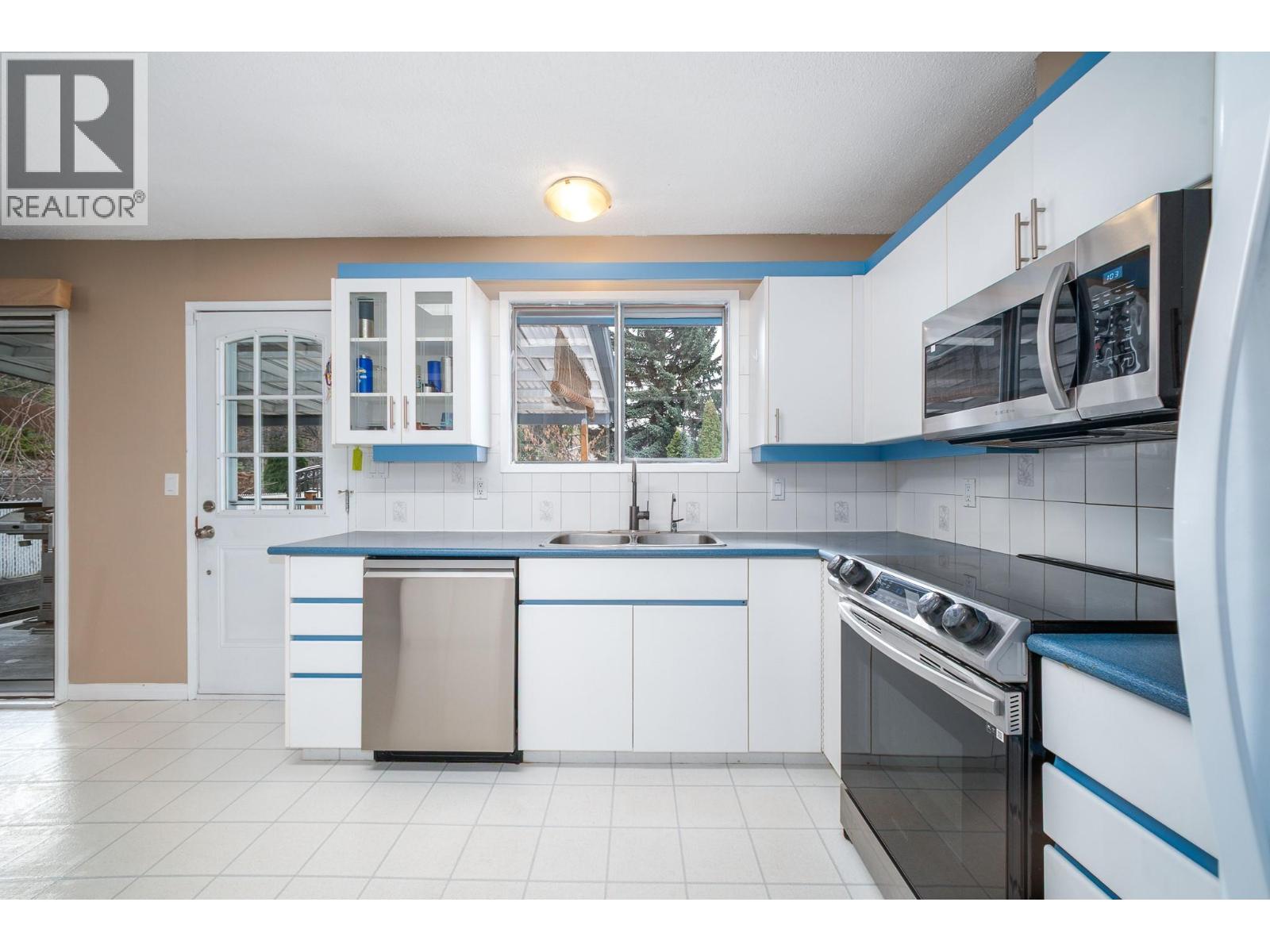  885 Camelia Road, Kelowna