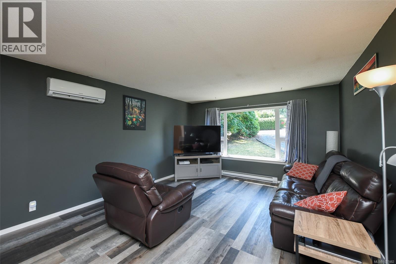 7730 Vivian Way - 10