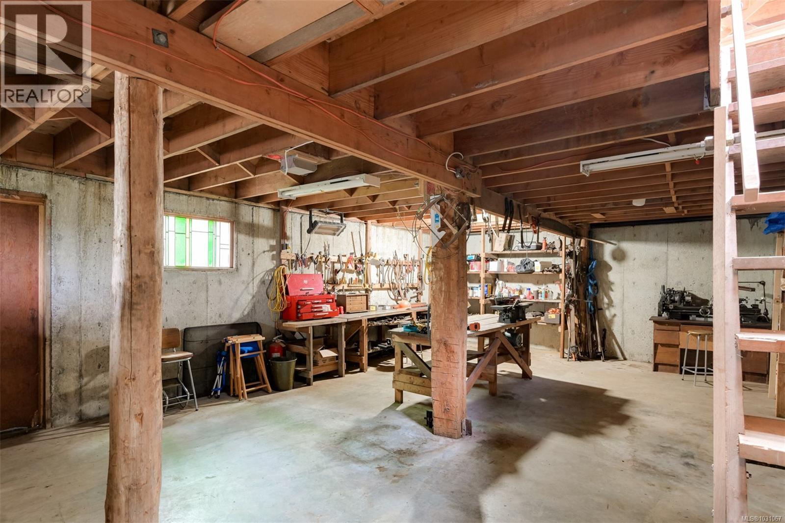 618 LANDS END RD - 40