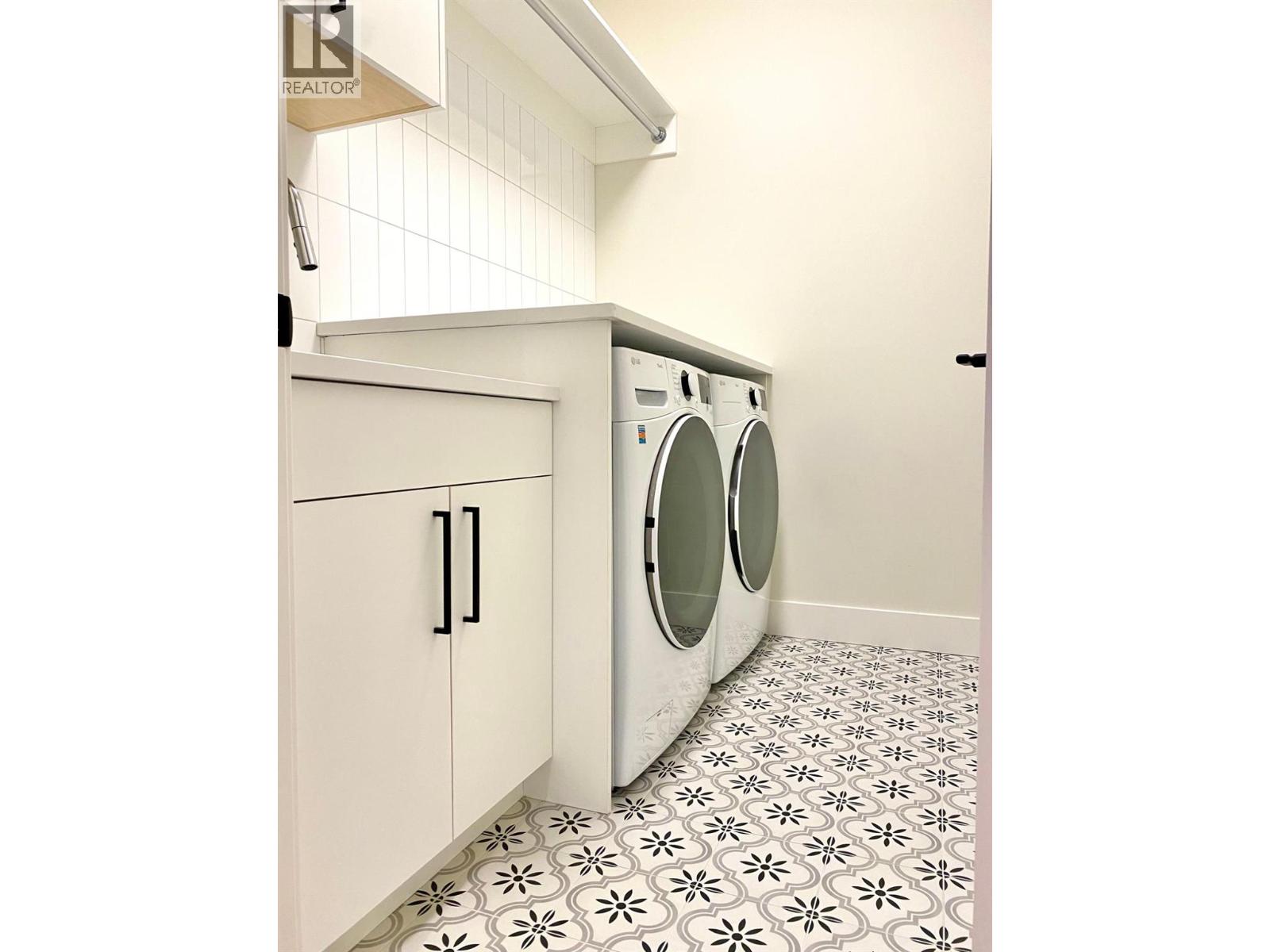 8781 RIVERSIDE Drive - 22